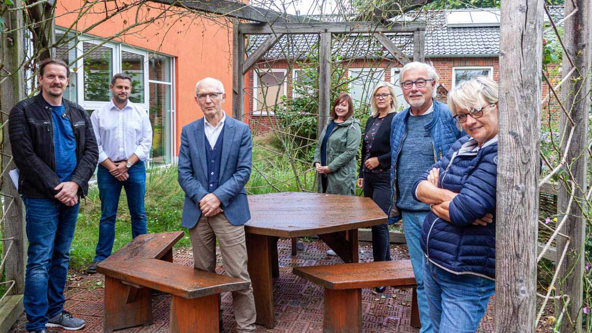 Jan Wesseling (Zweiter von links) leitet nun die KGS Hambergen. (Foto: Peter von Döllen)