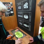 Sich eine Scheibe abzuschneiden ist nicht so einfach, wie es aussieht. Foto: Carmen Jaspersen Sich eine Scheibe abzuschneiden ist nicht so einfach, wie es aussieht. Foto: Carmen Jaspersen