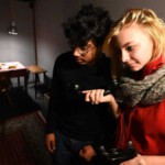 Geschichtsunterricht mit Wirkung auf mehreren Ebenen: die Schüler Milena Wincker (rechts) und Pravin Mahalingam im Escape Room. (Foto: Carmen Jaspersen) Geschichtsunterricht mit Wirkung auf mehreren Ebenen: die Schüler Milena Wincker (rechts) und Pravin Mahalingam im Escape Room. (Foto: Carmen Jaspersen)