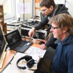 Matthias Hecking (links) und Torsten Schanz führen Regie und überwachen das Geschehen am Bildschirm. (Foto: Carmen Jaspersen) Matthias Hecking (links) und Torsten Schanz führen Regie und überwachen das Geschehen am Bildschirm. (Foto: Carmen Jaspersen)