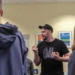 Bas Böttcher bei der Arbeit mit den Teilnehmern. (Foto: Peter von Döllen) Bas Böttcher bei der Arbeit mit den Teilnehmern. (Foto: Peter von Döllen)